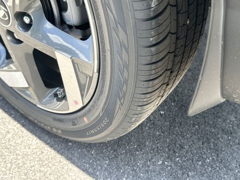 New 2025 Hyundai Venue Limited image 11