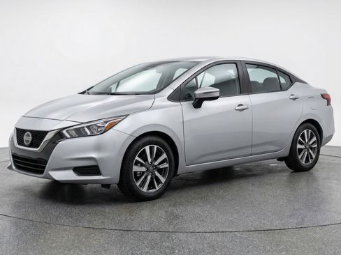 Used 2025 Nissan Versa SV image 3