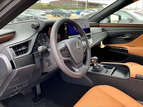 New 2025 Lexus ES 350 image 10