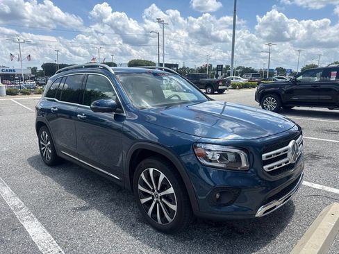 Used 2023 Mercedes-Benz GLB 250 image 2