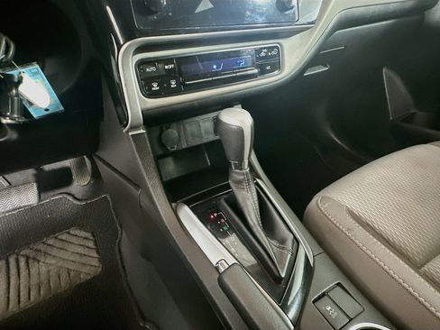 Used 2018 Toyota Corolla LE FWD image 23