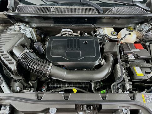 Used 2023 GMC Acadia SLE w/ Driver Convenience Package image 33