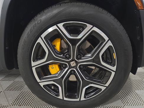 Used 2023 Rivian R1T Adventure image 11