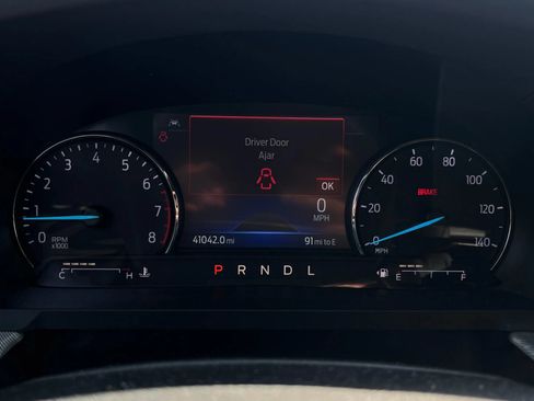 Used 2022 Ford Explorer XLT w/ Equipment Group 202A AWD/4WD image 17