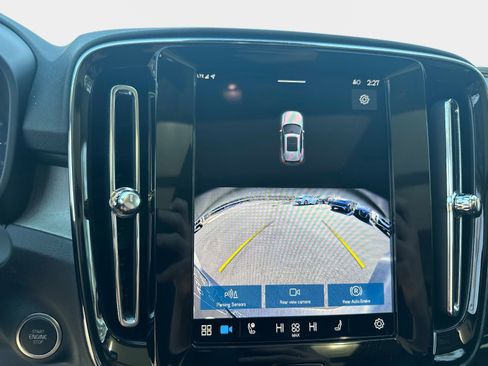 Certified 2025 Volvo XC40 B5 Core image 22