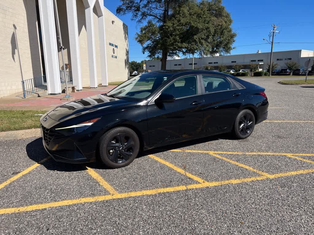 Used 2023 Hyundai Elantra SEL w/ Preferred Accessory Package FWD image 1