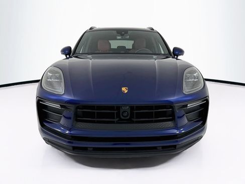 Certified 2025 Porsche Macan AWD/4WD image 6