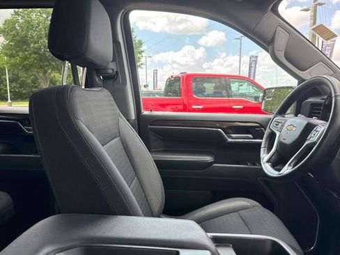 Used 2024 Chevrolet Silverado 1500 LT AWD/4WD image 16