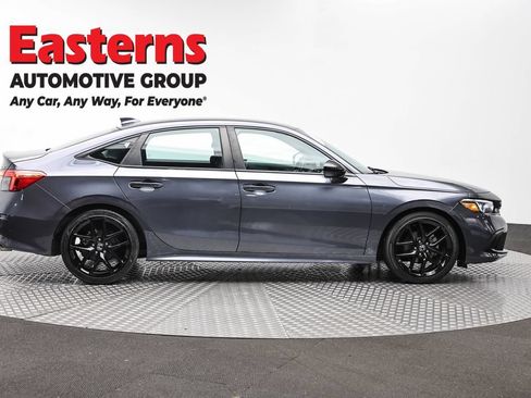 Used 2023 Honda Civic Sport image 4