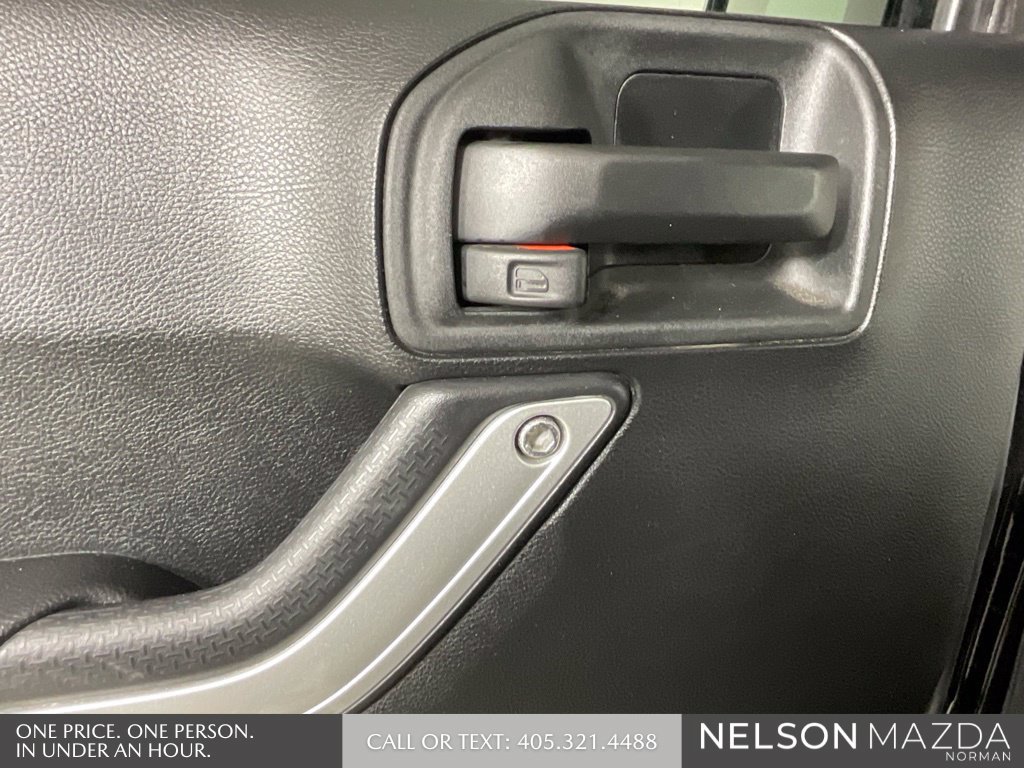 Used 2017 Jeep Wrangler Unlimited Rubicon AWD/4WD image 19