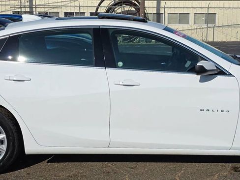 Used 2024 Chevrolet Malibu LT FWD image 2