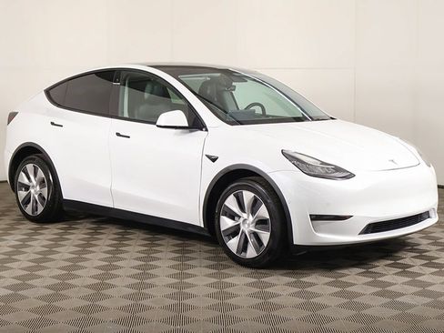 Used 2021 Tesla Model Y Long Range AWD/4WD image 54