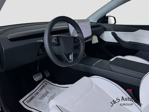 Used 2026 Tesla Model Y Performance image 9