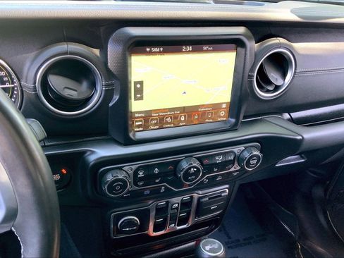 Used 2022 Jeep Wrangler Unlimited Sahara w/ Cold Weather Group AWD/4WD image 5