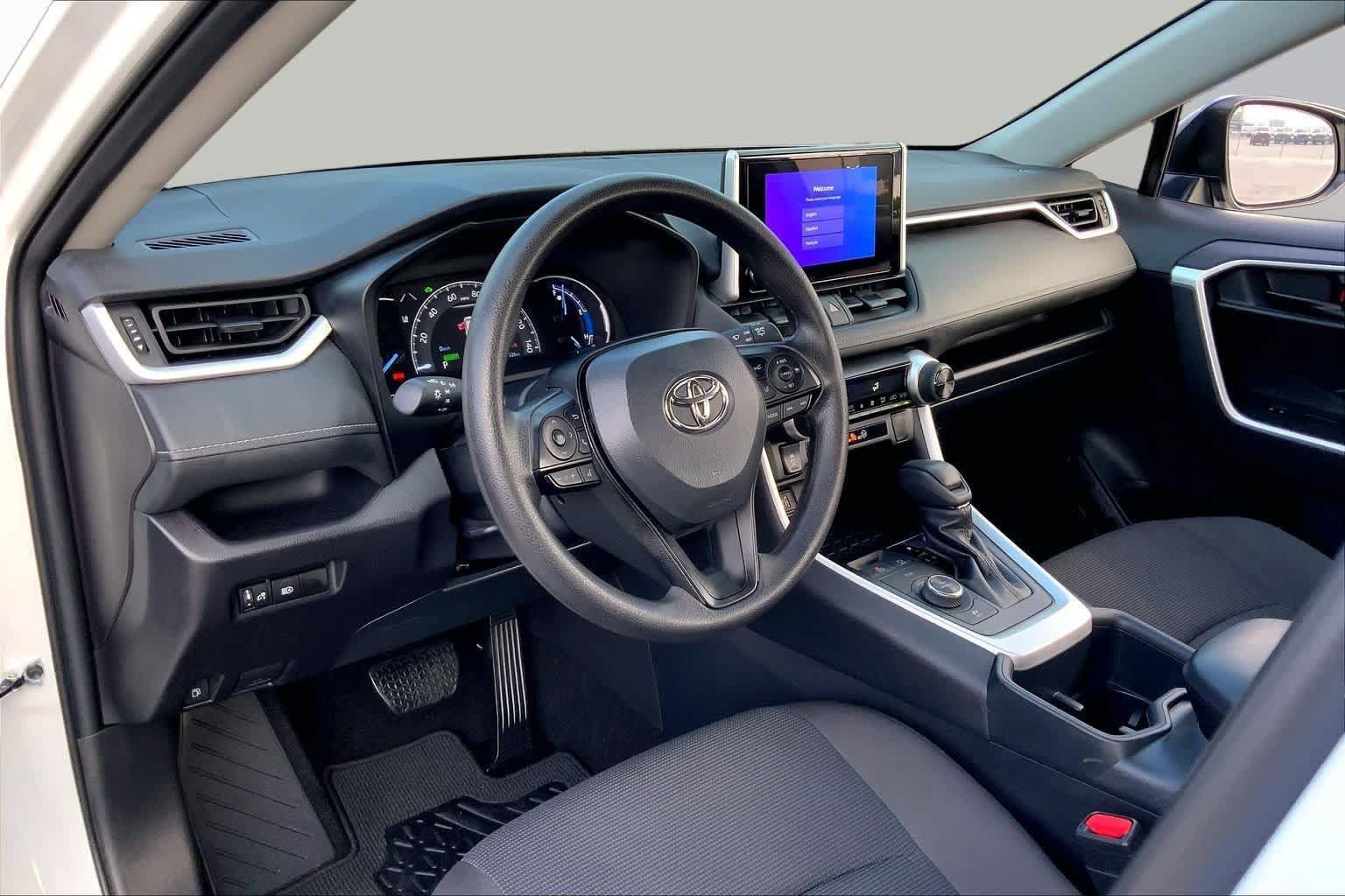 Used 2025 Toyota RAV4 LE AWD/4WD image 17