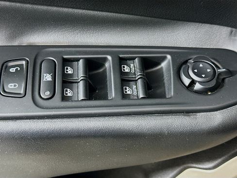 Used 2016 Jeep Renegade Limited FWD image 15