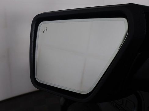 Used 2023 Ford F150 Lightning Platinum image 39