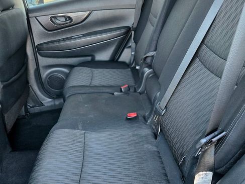 Used 2019 Nissan Rogue S image 33