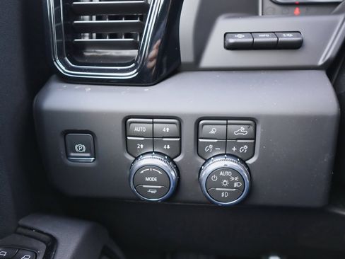 New 2026 GMC Sierra 3500 AT4 w/ AT4 Premium Plus Package image 27