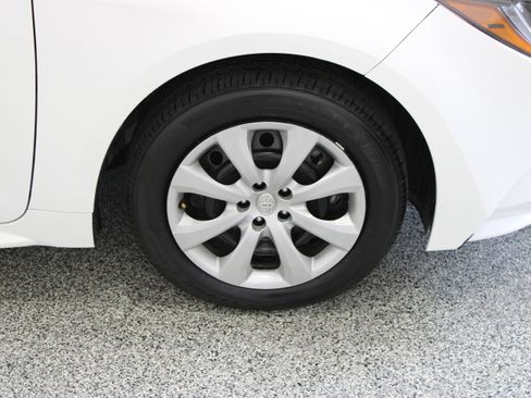 Used 2026 Toyota Corolla LE FWD image 5