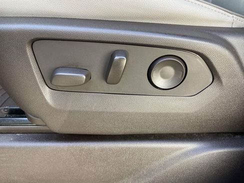 Used 2023 GMC Yukon SLT RWD image 18