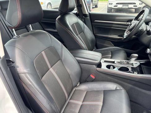 Used 2025 Nissan Altima 2.5 SR FWD image 23