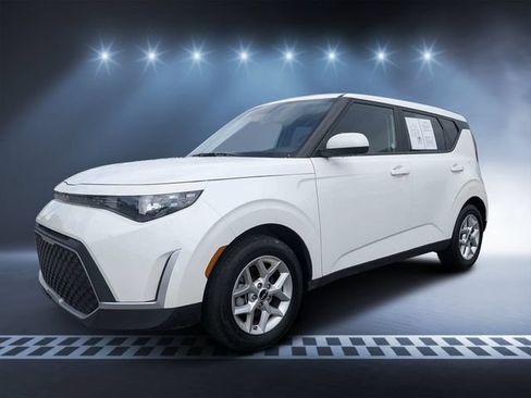 Used 2025 Kia Soul LX FWD image 7
