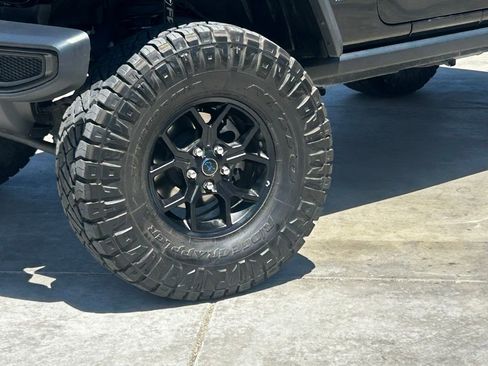 Used 2024 Jeep Wrangler Unlimited AWD/4WD image 4
