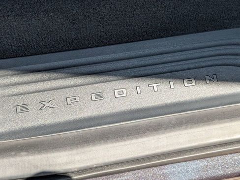 Used 2025 Ford Expedition Platinum AWD/4WD image 20