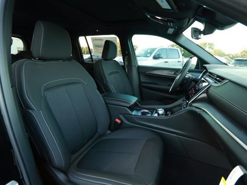 New 2025 Jeep Grand Cherokee Laredo X w/ Trailer Tow Package image 28