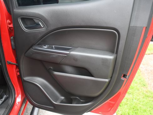 Used 2017 Chevrolet Colorado LT w/ LT Convenience Package RWD image 18