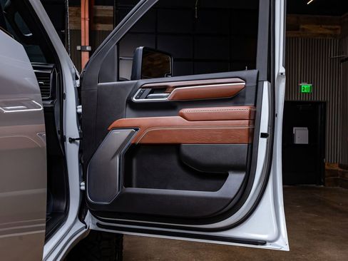 Used 2025 GMC Sierra 2500 Denali Ultimate image 37