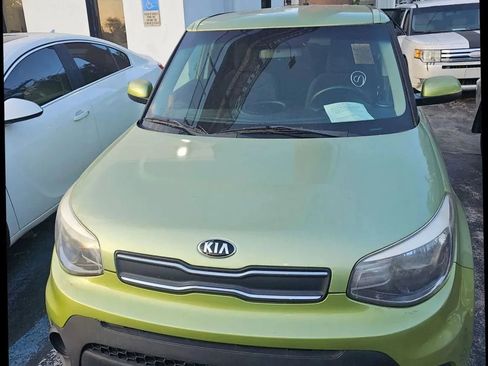 Used 2017 Kia Soul w/ Convenience Package FWD image 2