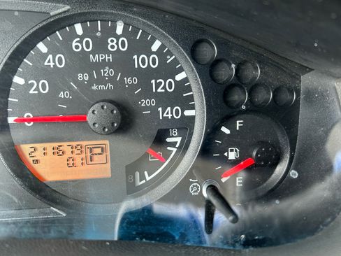 Used 2005 Nissan Frontier SE image 16