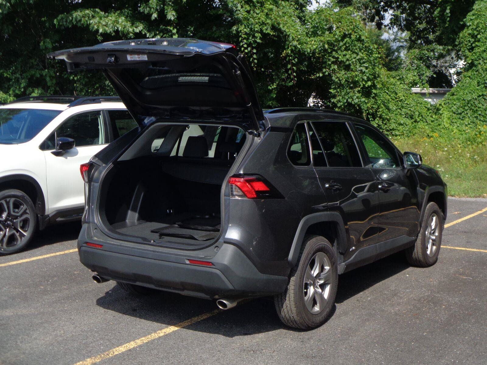 Used 2022 Toyota RAV4 XLE w/ Convenience Package AWD/4WD image 7