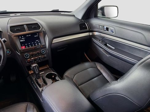 Used 2018 Ford Explorer XLT w/ Equipment Group 202A image 26