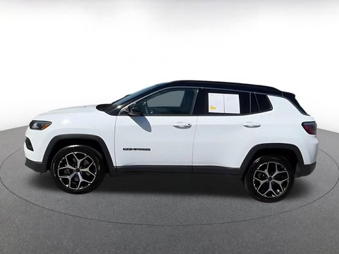 Used 2025 Jeep Compass Limited image 9