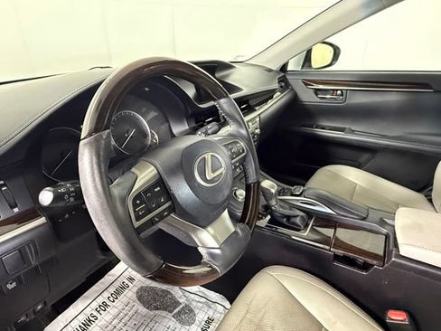 Used 2016 Lexus ES 350 w/ Luxury Package w/Wood Trim FWD image 8
