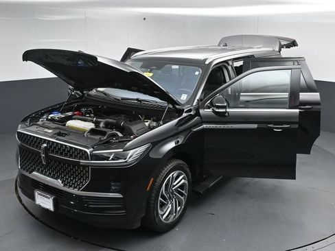 Certified 2025 Lincoln Navigator L Reserve AWD/4WD image 58