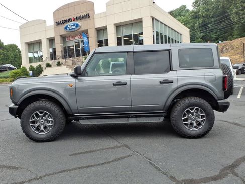 Used 2025 Ford Bronco Badlands AWD/4WD image 2