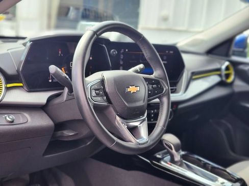 Used 2024 Chevrolet Trax LT w/ Driver Confidence Package FWD image 17