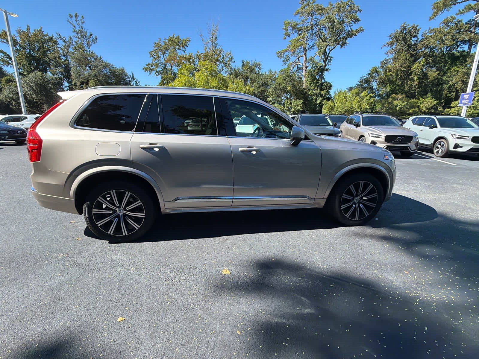Used 2024 Volvo XC90 B6 Core w/ Protection Package Premier AWD/4WD image 17