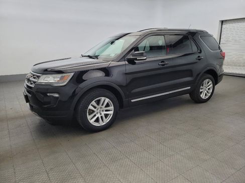 Used 2018 Ford Explorer XLT w/ Equipment Group 202A image 2