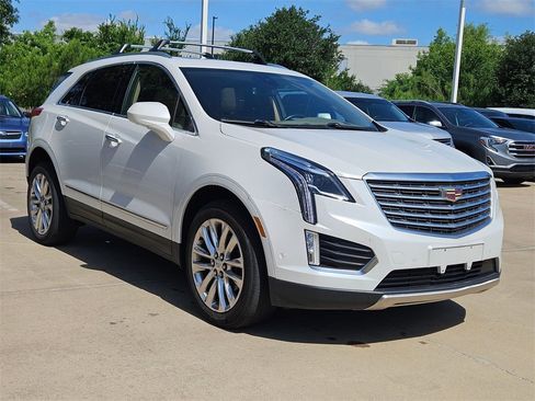 Used 2019 Cadillac XT5 Platinum image 2