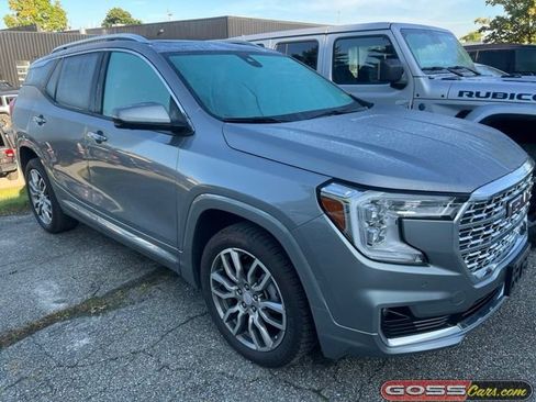 Used 2024 GMC Terrain Denali w/ Denali Premium Package AWD/4WD image 2