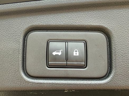 Used 2025 Nissan Pathfinder SV FWD image 38