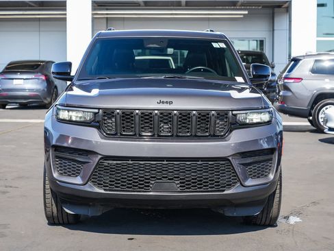 Used 2022 Jeep Grand Cherokee Altitude image 2