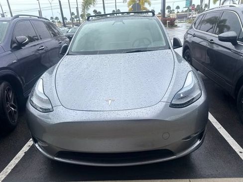 Used 2025 Tesla Model Y Long Range AWD/4WD image 2