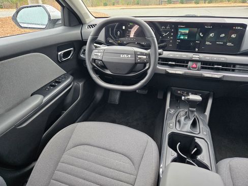 Used 2025 Kia K4 EX image 11