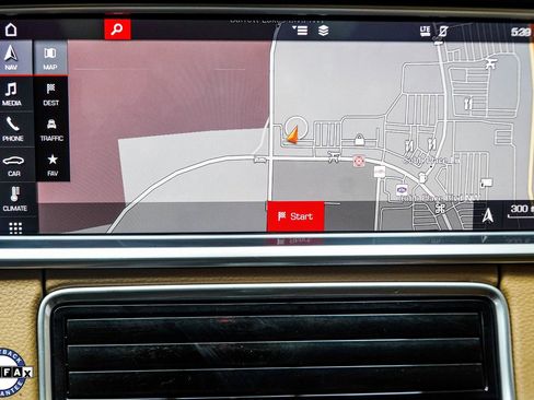 Used 2018 Porsche Panamera image 24